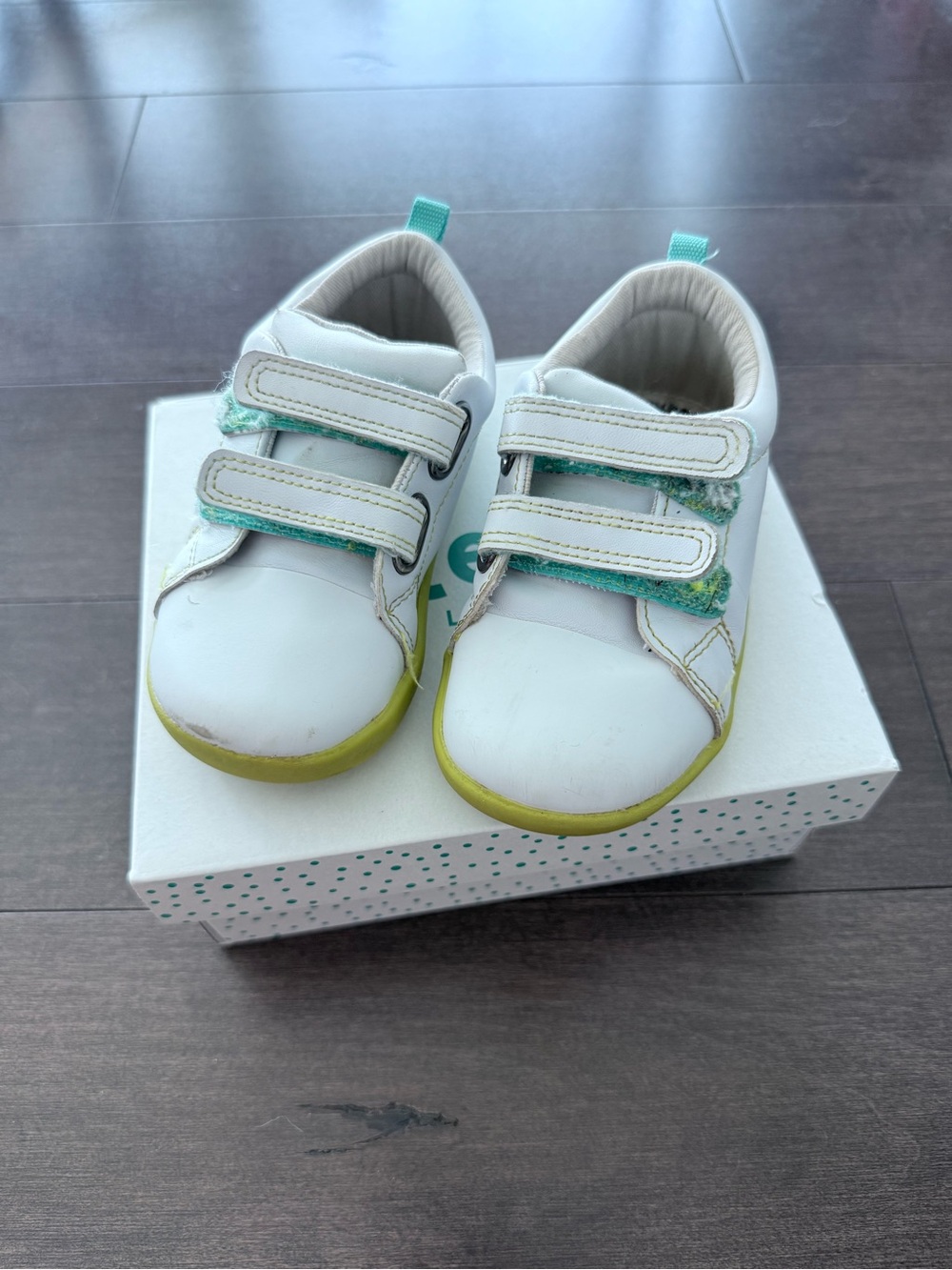 Ten Little Everyday Original X2 (2025) in White and Neon Lime Sz 8/8.5T